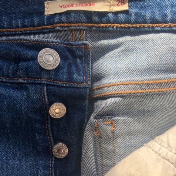 ❤️Levi’s Wedgie Straight Premium Denim Jeans Raw Hem Button Fly Size W 28 L26 - Picture 5 of 10